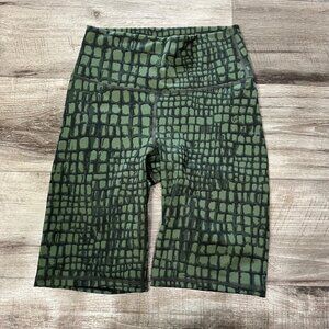 Fabletics Athletic Powerhold Mid Rise Biker Shorts Green Women’s Size S
